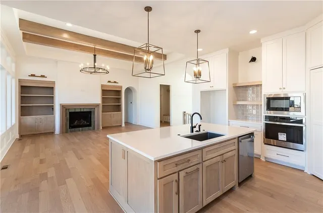 $889,000 | 18501 Mohawk Lane, Overland Park, KS 66085