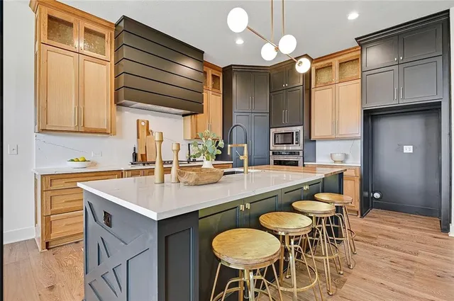 $874,000 | 18501 Mohawk Lane, Overland Park, KS 66085