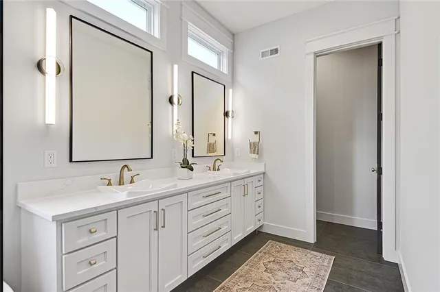 $874,000 | 18501 Mohawk Lane, Overland Park, KS 66085