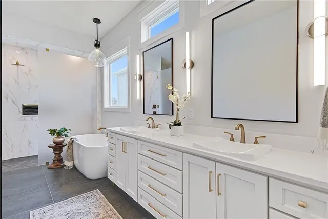 $874,000 | 18501 Mohawk Lane, Overland Park, KS 66085