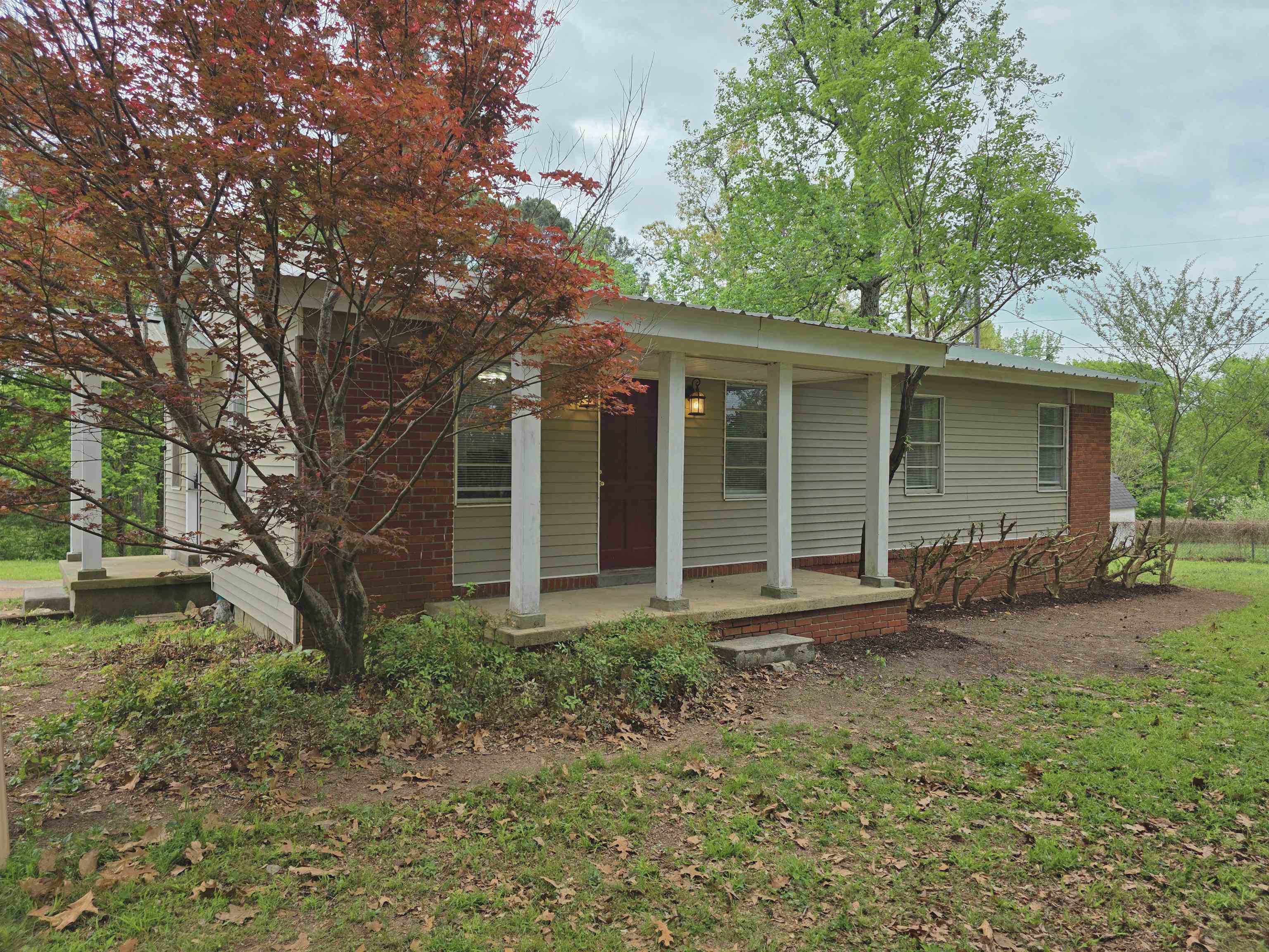 Ranch-style house featuring a porch