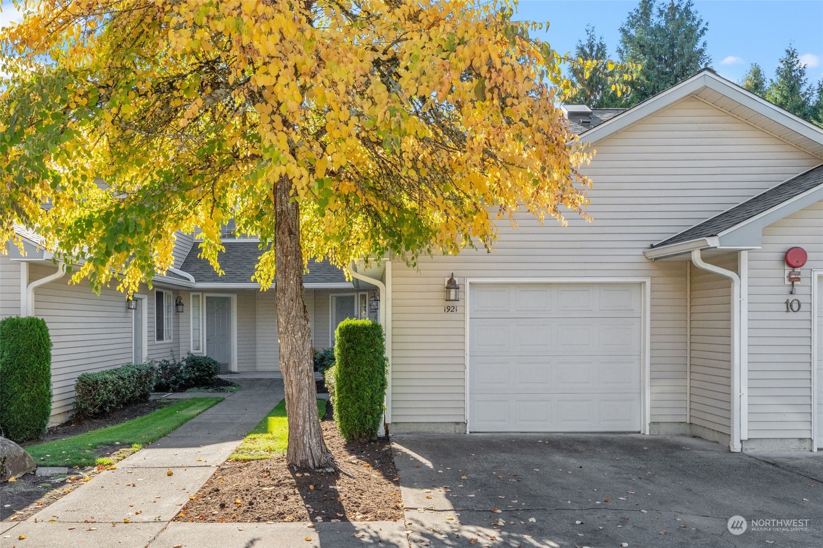 1921 South 368th Place Federal Way, WA 98003 - Photo 2 of 20 a front view of a house with garden