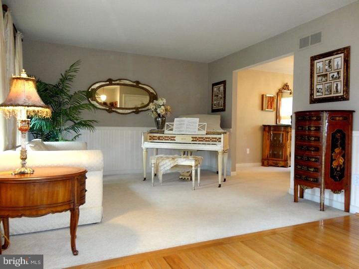 4510 Old Oak Road Doylestown, PA 18902 - Photo 3 of 25 Gallery Image 3