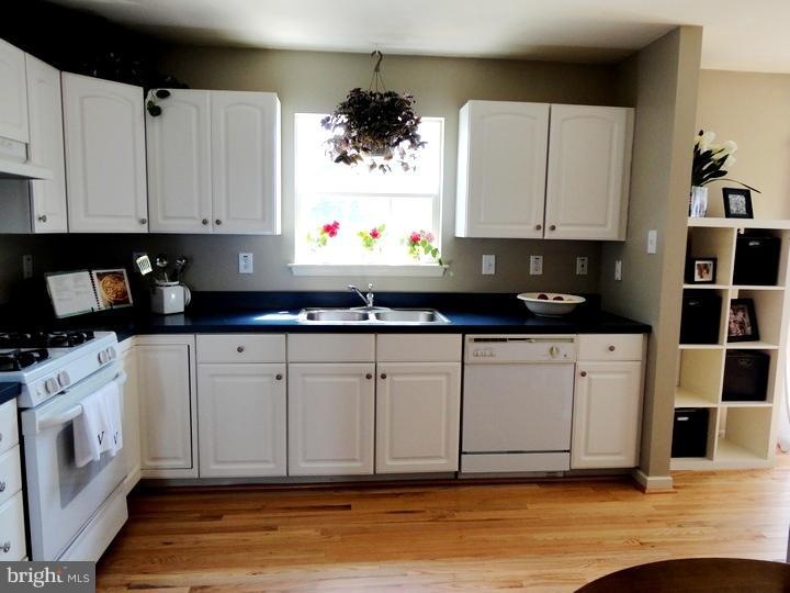 4510 Old Oak Road Doylestown, PA 18902 - Photo 6 of 25 Gallery Image 6