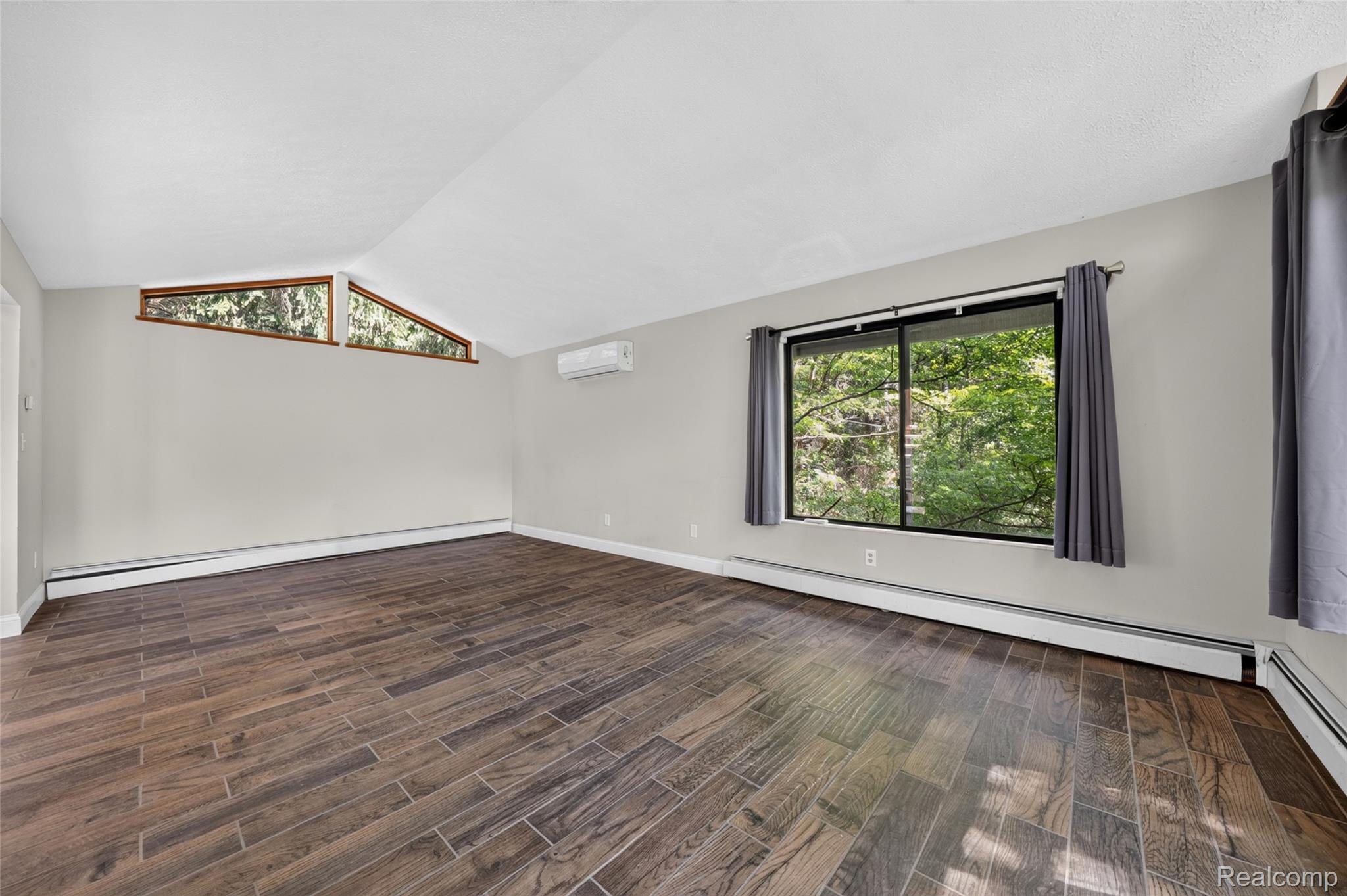 4565 Brookside Road Fenton, MI 48430 - Photo 8 of 50 4565 Brookside Rd Fenton HDR-12.jpg