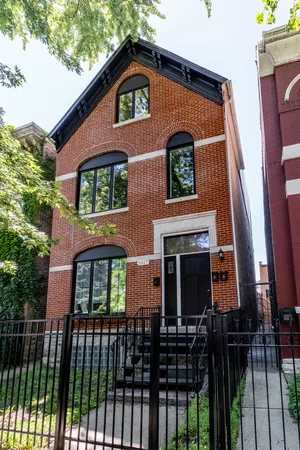 $1,250,000 | 2017 West Huron Street, Chicago, IL 60612