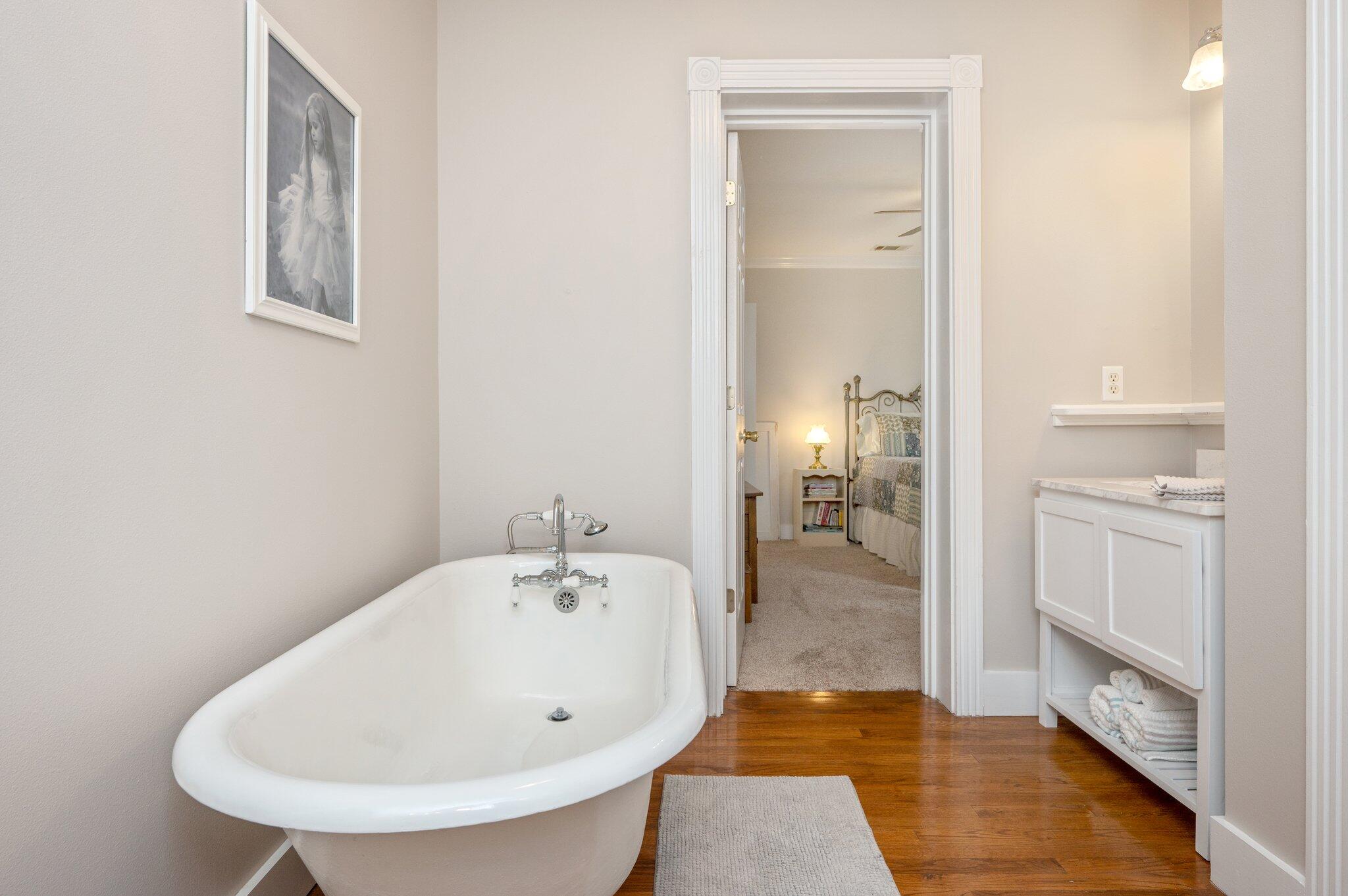 5847 Dairy Road Baker, FL 32531 - Photo 48 of 72 a bathroom with a tub and mirror