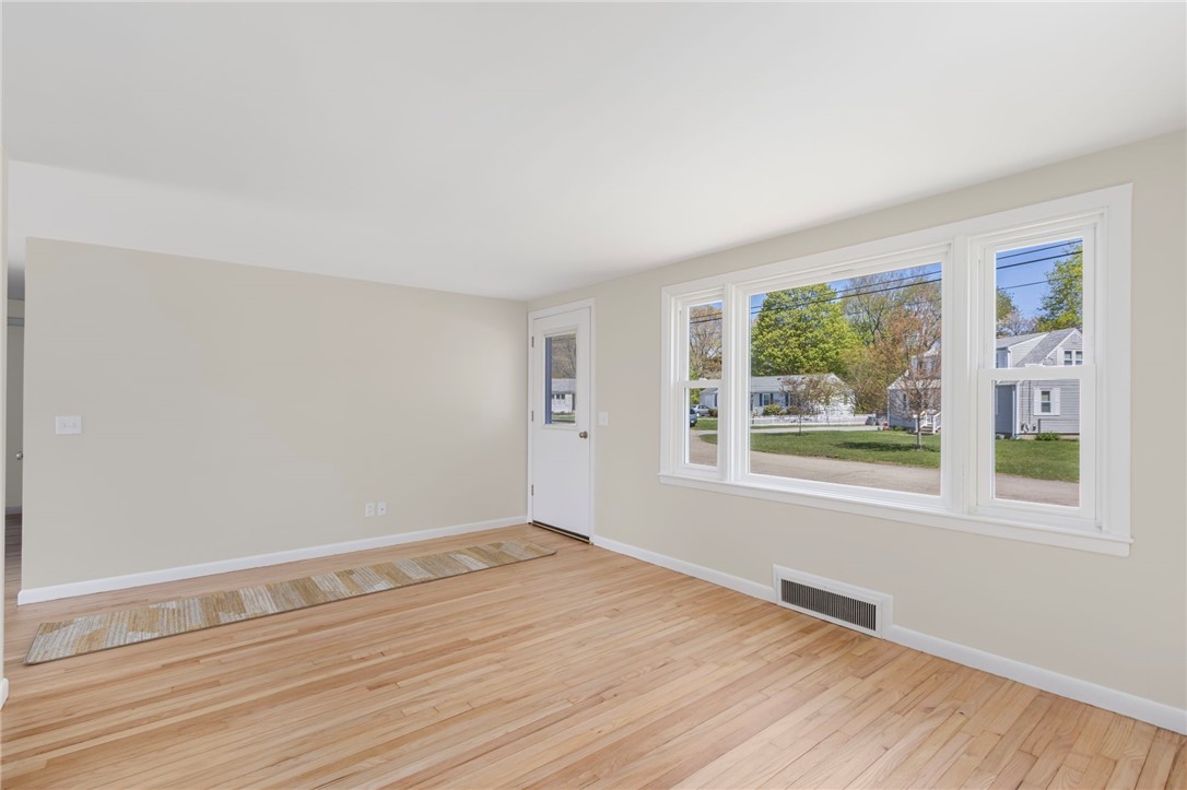 44 Ideal Court Warwick, RI 02818 - Photo 6 of 25