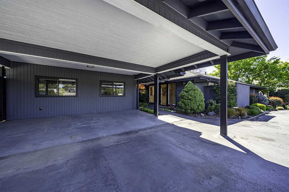 113 South Foothill Road Medford, OR 97504 - Photo 24 of 32 DSC07703-HDR-Edit