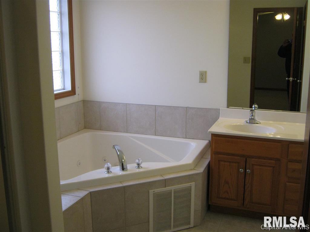 1709 Plover Road Springfield, IL 62711 - Photo 14 of 20 Gallery Image 14