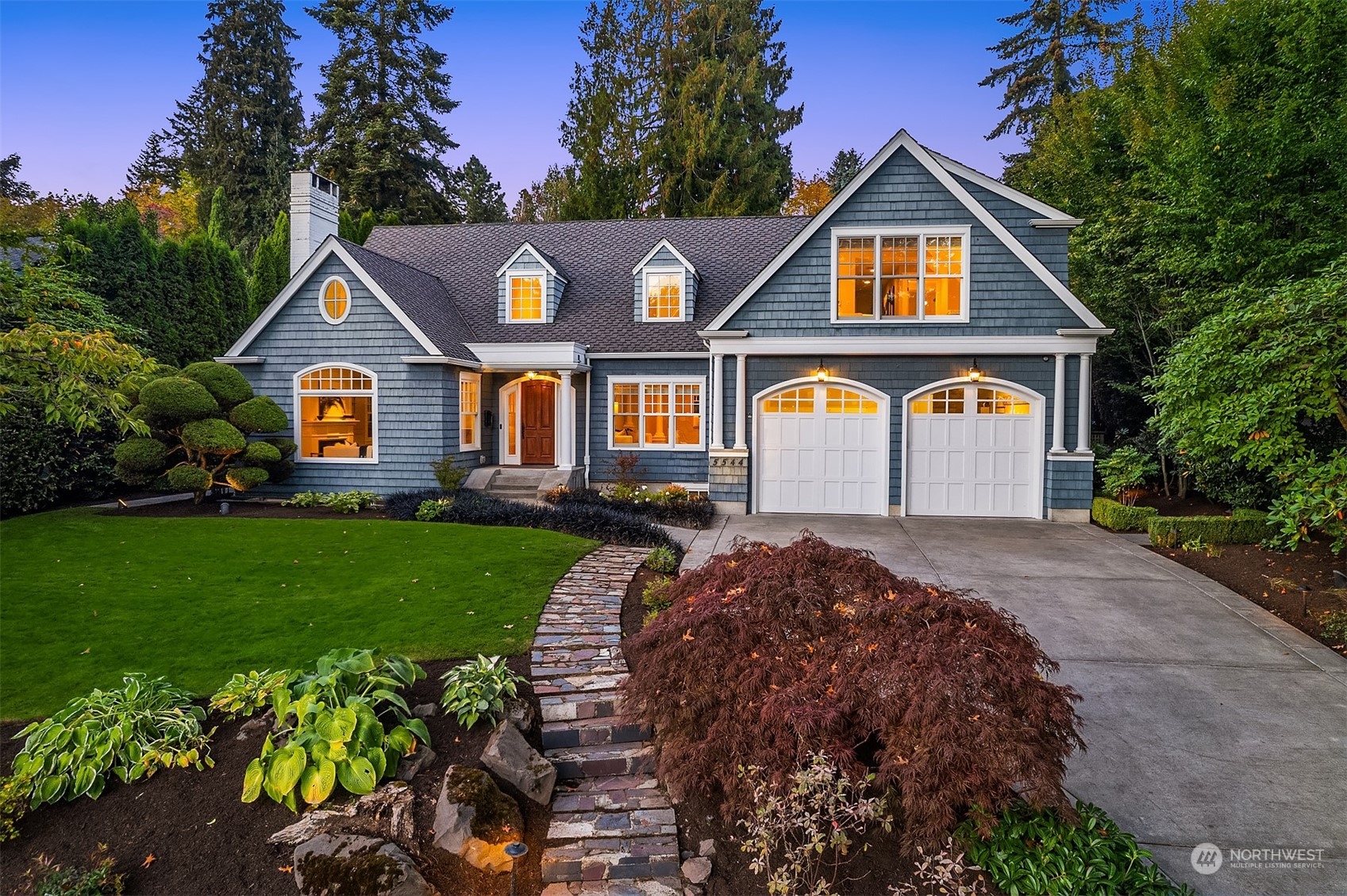 5544 Northeast Penrith Road Seattle, WA 98105 - Photo 2 of 40