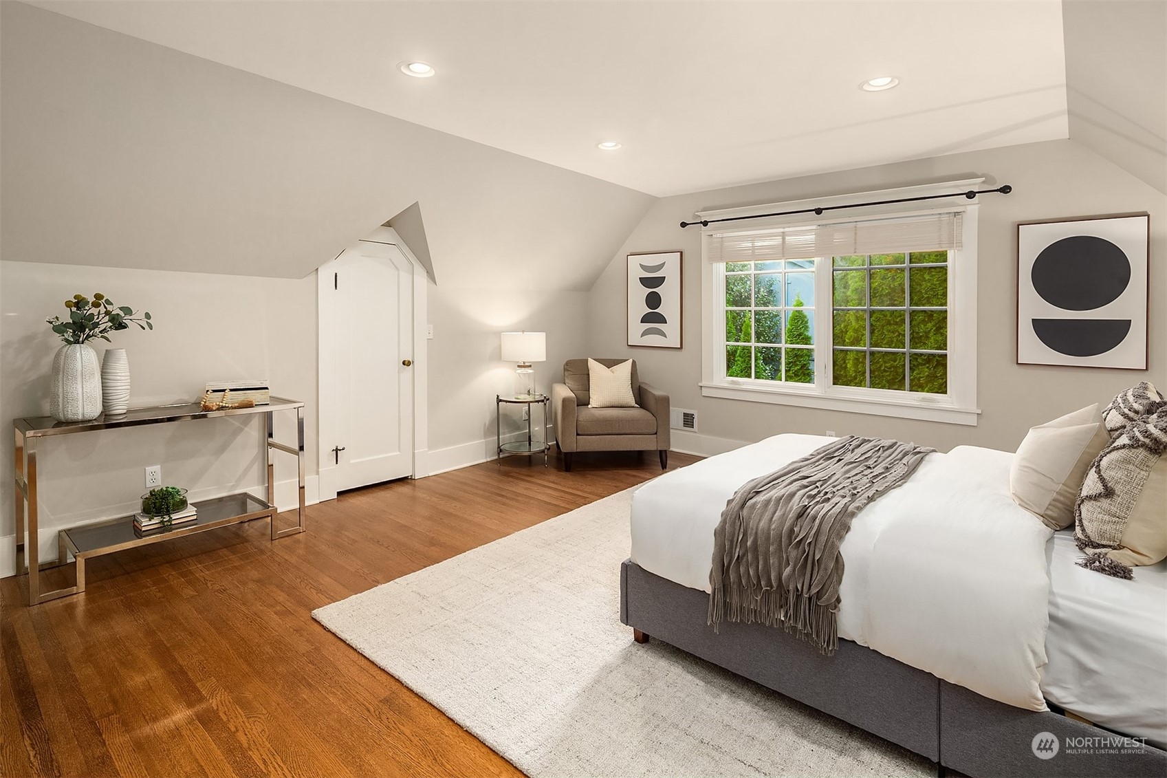 5544 Northeast Penrith Road Seattle, WA 98105 - Photo 22 of 40