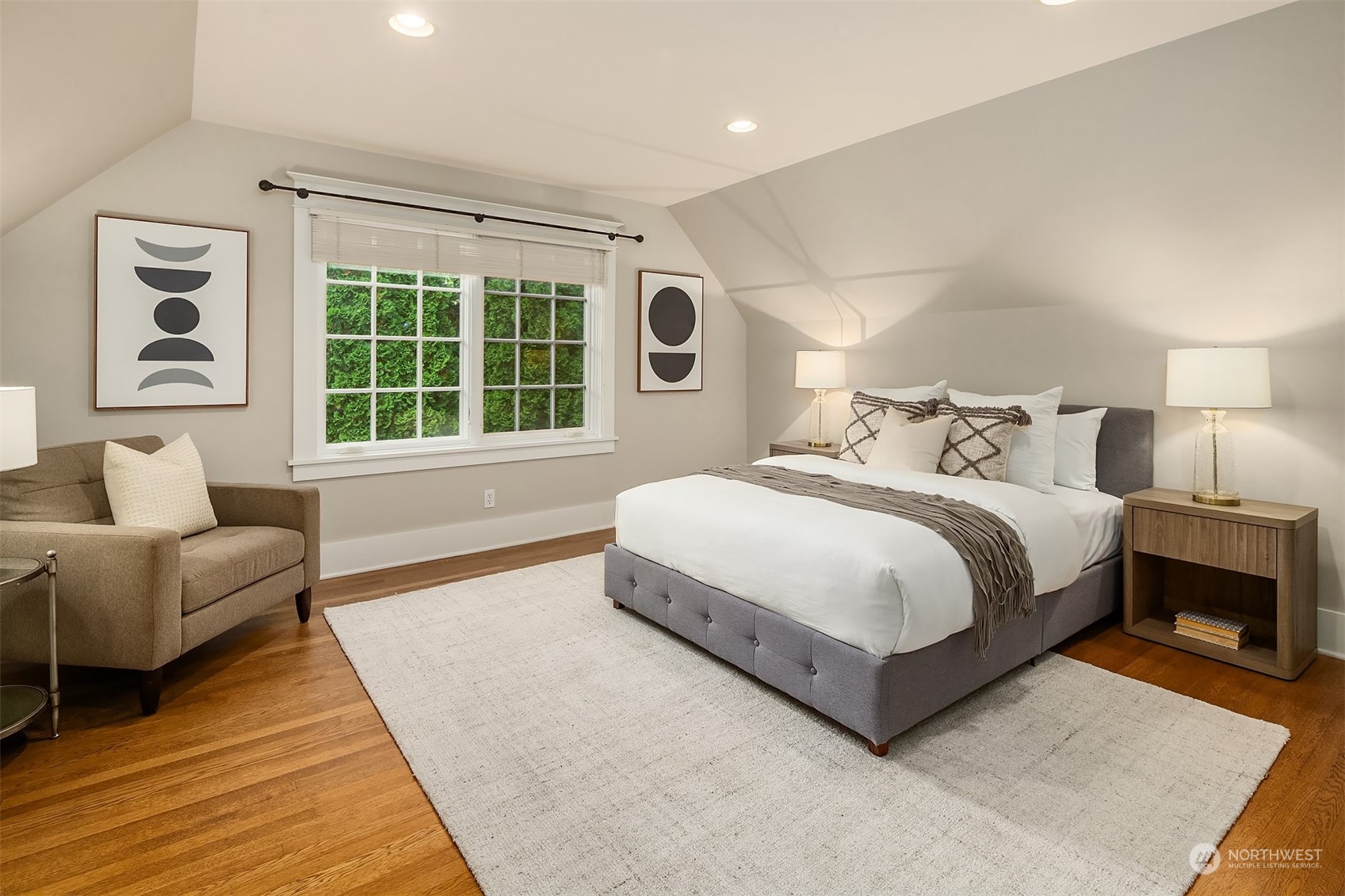 5544 Northeast Penrith Road Seattle, WA 98105 - Photo 23 of 40