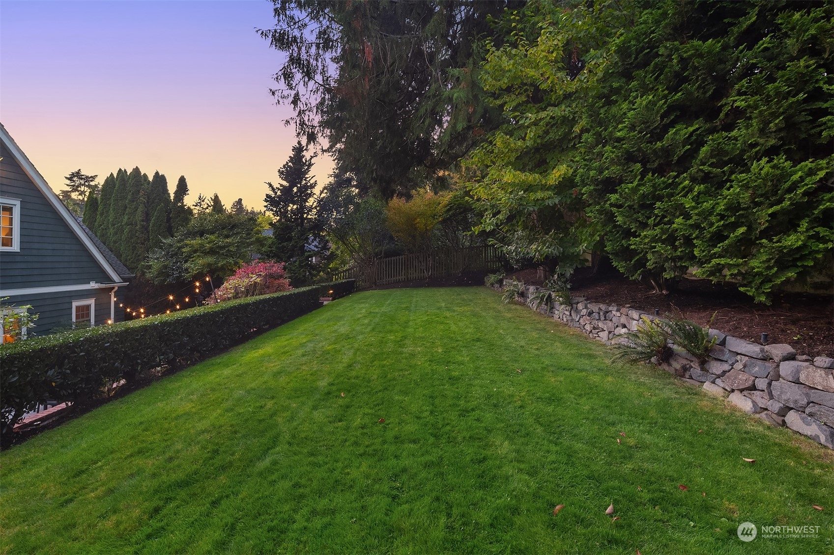 5544 Northeast Penrith Road Seattle, WA 98105 - Photo 33 of 40