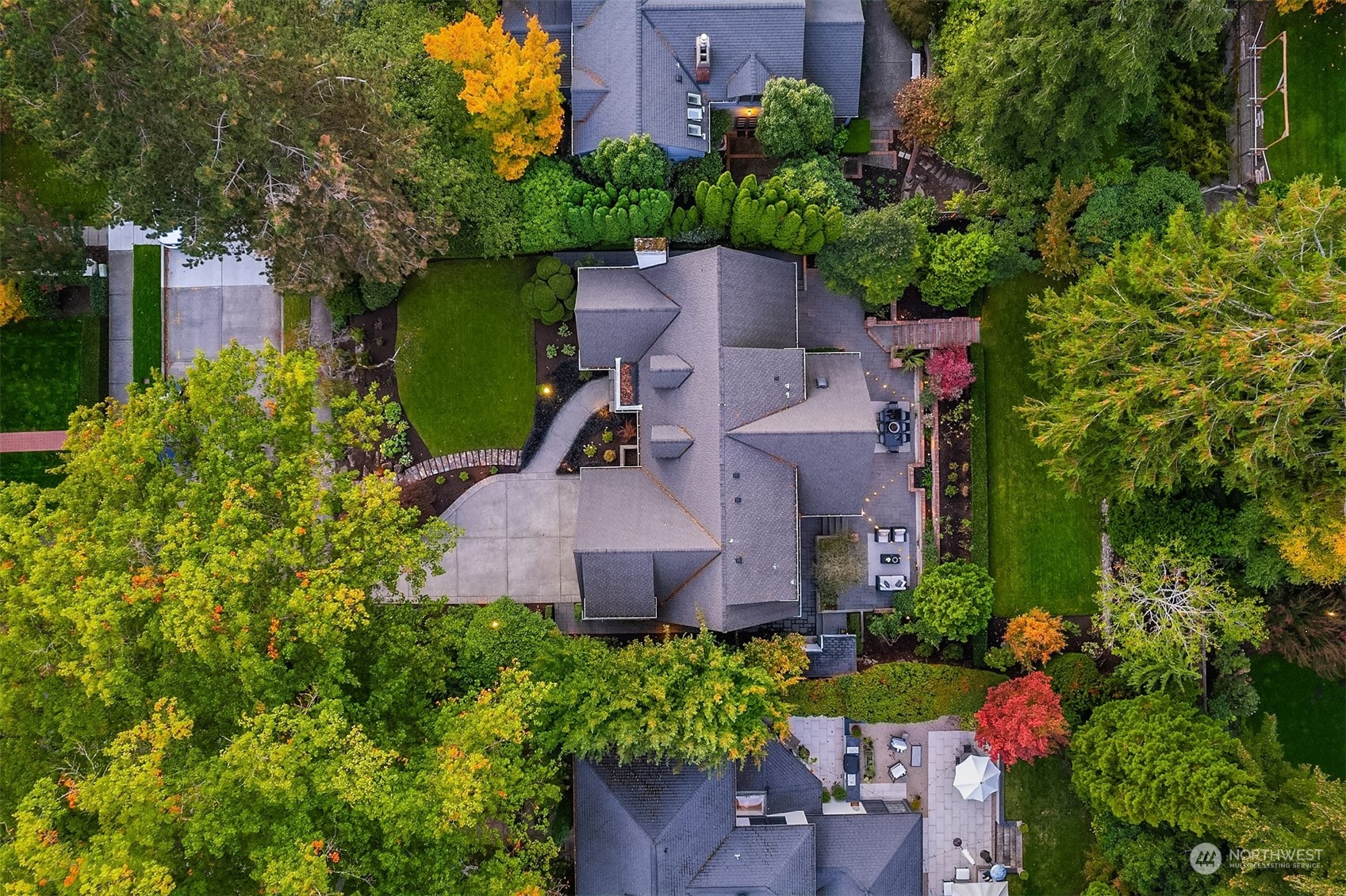 5544 Northeast Penrith Road Seattle, WA 98105 - Photo 34 of 40