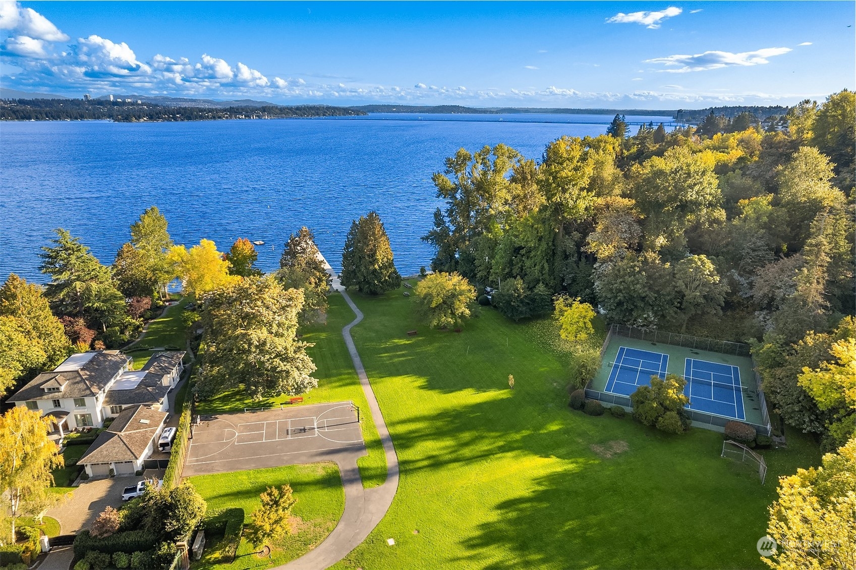 5544 Northeast Penrith Road Seattle, WA 98105 - Photo 36 of 40