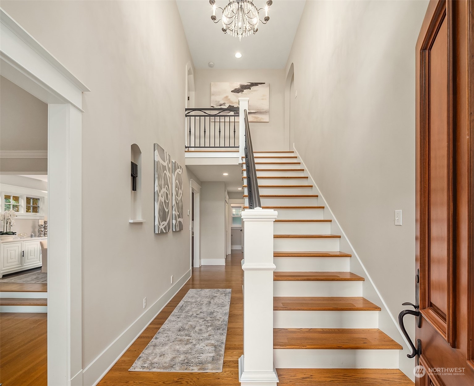 5544 Northeast Penrith Road Seattle, WA 98105 - Photo 4 of 40