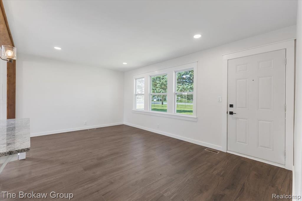 4062 North Belsay Road Flint, MI 48506 - Photo 7 of 40 Gallery Image 7