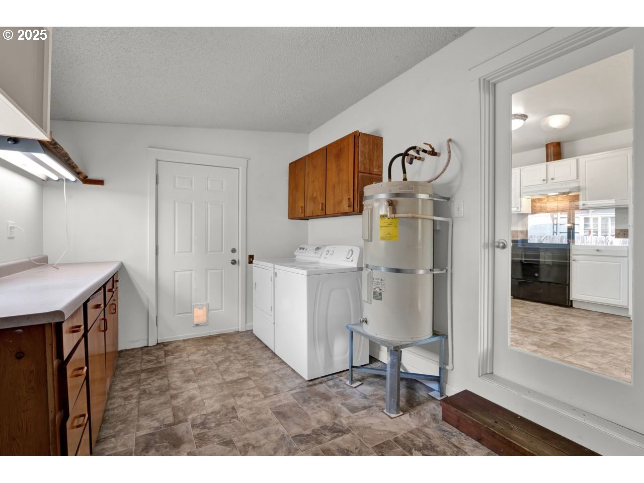 475 North 35th Street Springfield, OR 97478 - Photo 17 of 20 a bathroom with a sink and a mirror