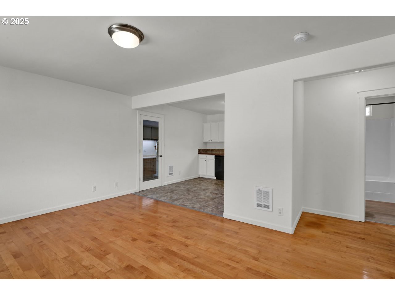 475 North 35th Street Springfield, OR 97478 - Photo 6 of 20 a view of empty room