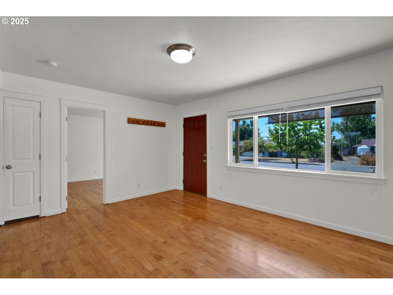 475 North 35th Street Springfield, OR 97478 - Photo 8 of 20 a view of an empty room with a window