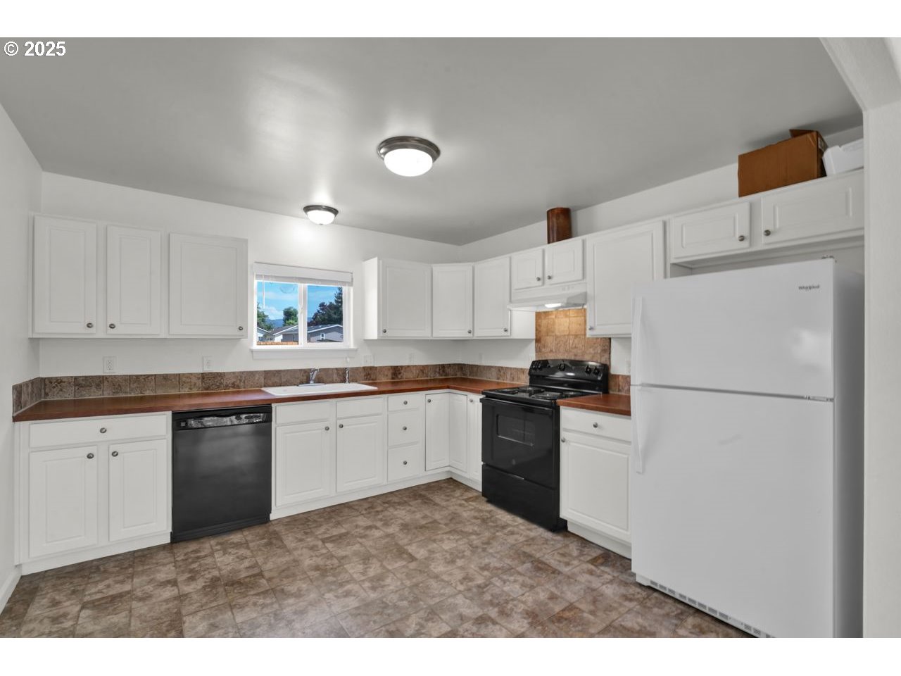 475 North 35th Street Springfield, OR 97478 - Photo 9 of 20 a kitchen with granite countertop a refrigerator stove top oven and sink