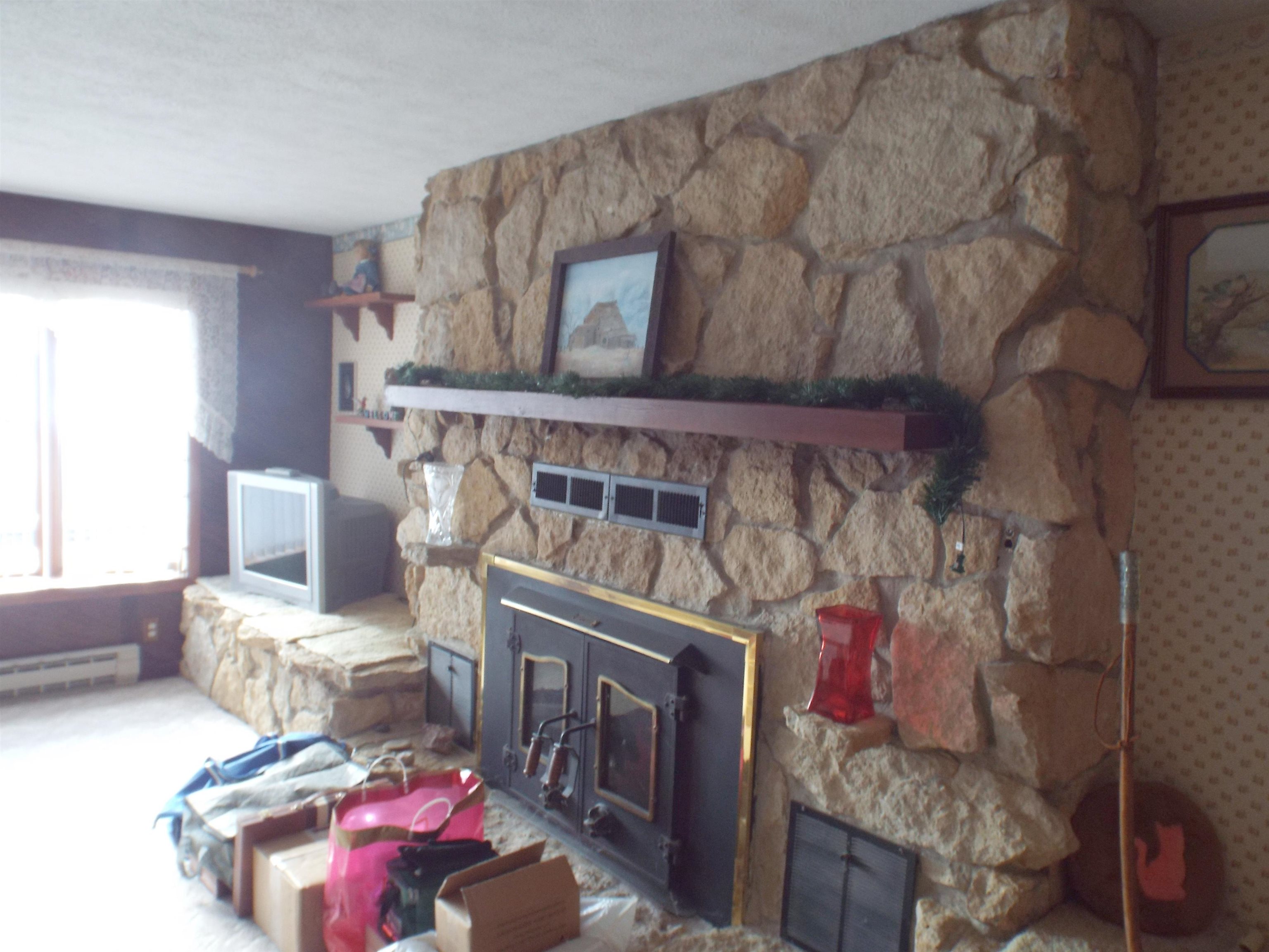 133 Mathilda Drive Stockton, IL 61085 - Photo 6 of 15 a living room with furniture and a couch