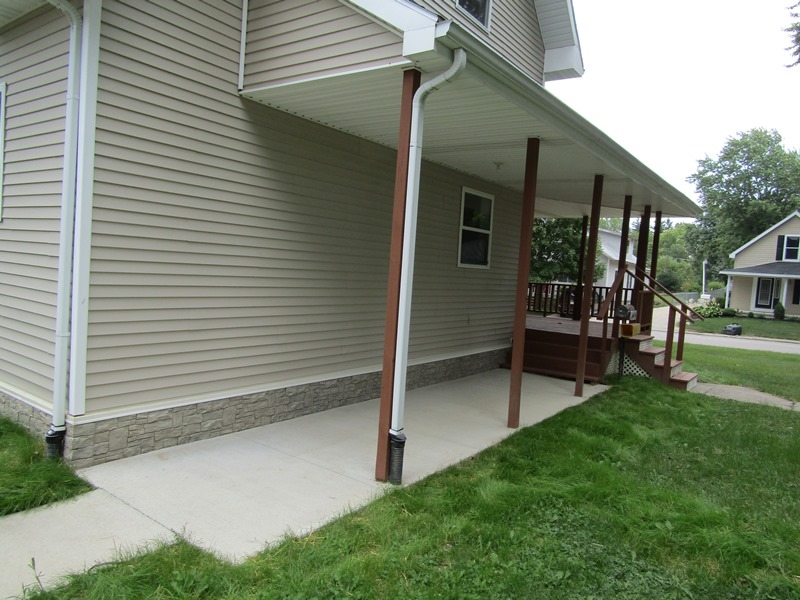 445 South 1st Street Decatur, IN 46733 - Photo 3 of 22