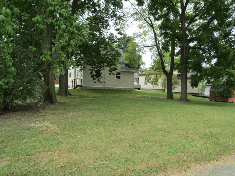 445 South 1st Street Decatur, IN 46733 - Photo 6 of 22