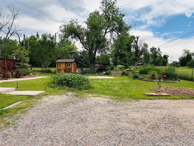 a view of a house with a big yard