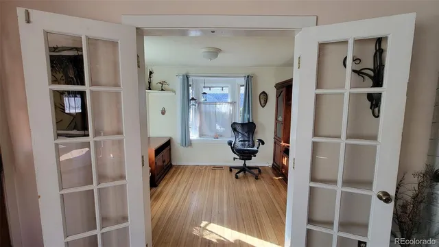 a en suite bathroom with a toilet