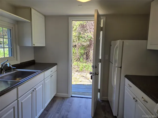 $2,800 | 4 Private Road, East Setauket, NY 11733
