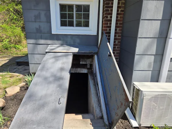 $2,800 | 4 Private Road, East Setauket, NY 11733