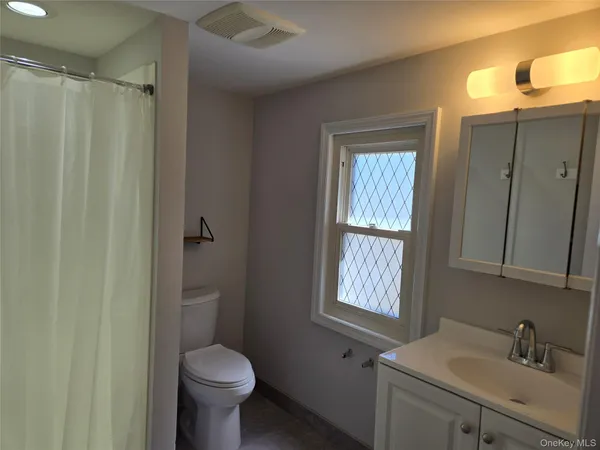 $2,800 | 4 Private Road, East Setauket, NY 11733