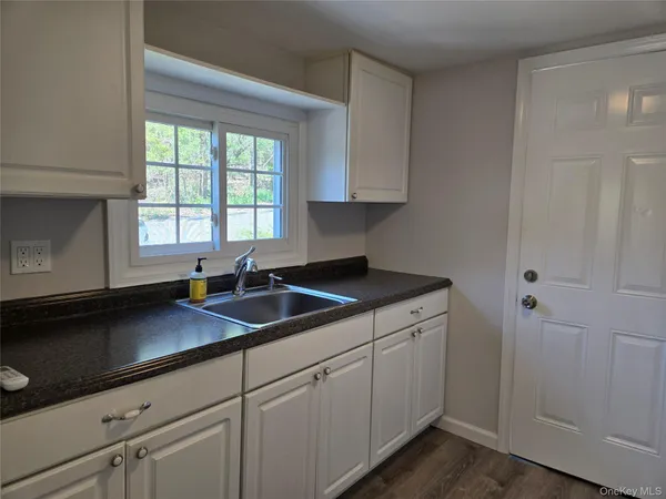 $2,800 | 4 Private Road, East Setauket, NY 11733