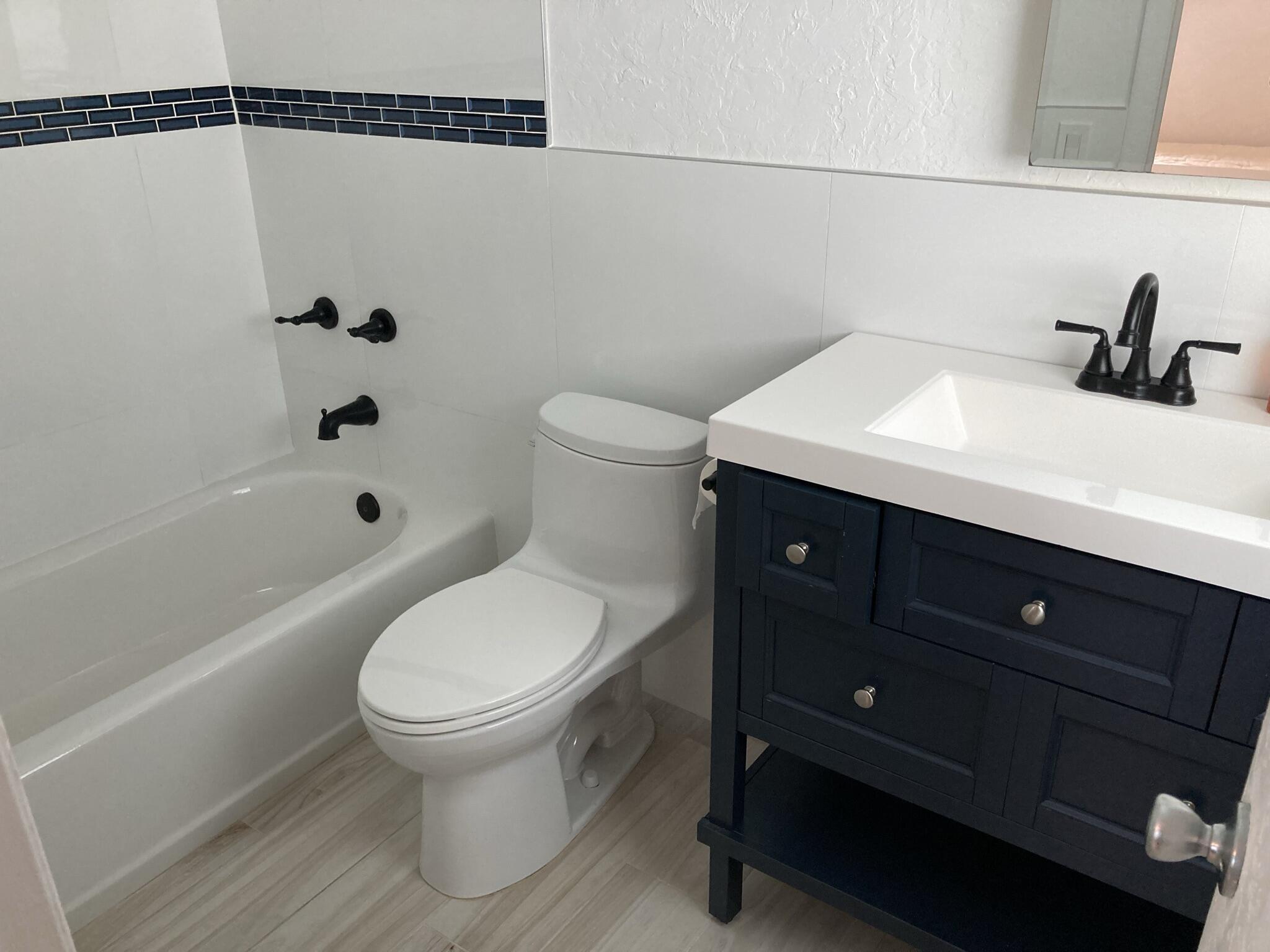 209 Coventry Street Boca Raton, FL 33487 - Photo 10 of 18 Primary Bath
