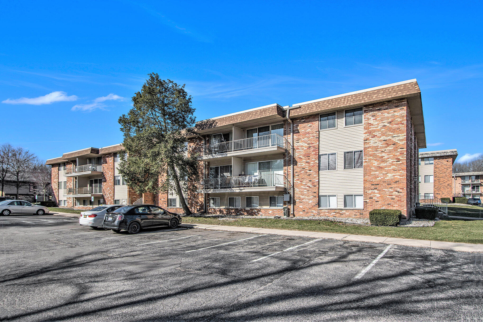 734 West Kilgore Road, Unit 108 Kalamazoo, MI 49008 - Photo 16 of 18 016_734westkilgore_27_672