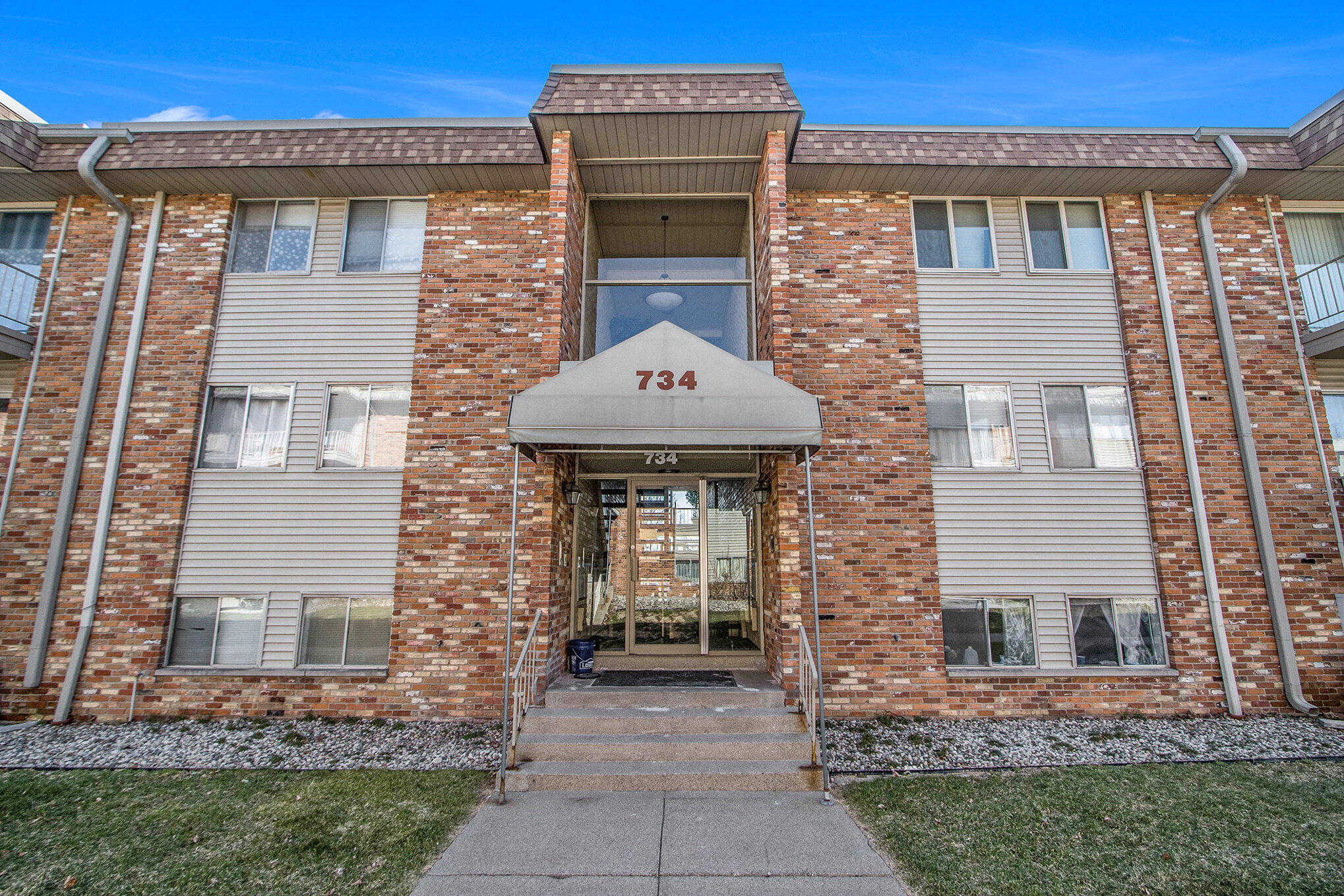 734 West Kilgore Road, Unit 108 Kalamazoo, MI 49008 - Photo 2 of 18 002_734westkilgore_26_379