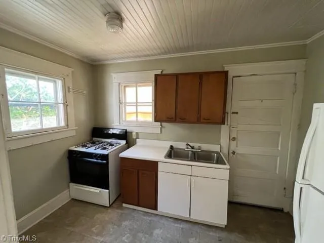 $875 | 124 Tate Street, Unit A, Greensboro, NC 27403