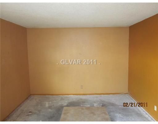 5717 Smoke Ranch Road, Unit D Las Vegas, NV 89108 - Photo 2 of 9 Living Room.