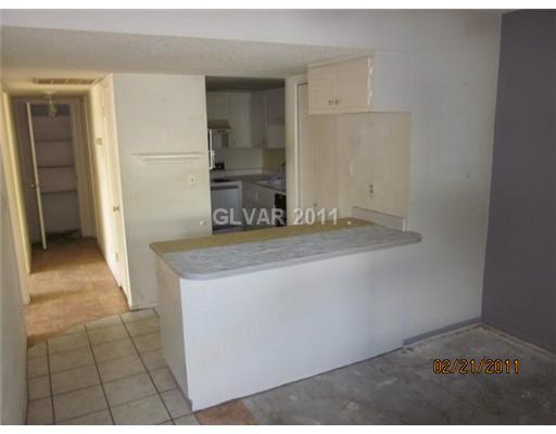5717 Smoke Ranch Road, Unit D Las Vegas, NV 89108 - Photo 3 of 9 Kitchen.