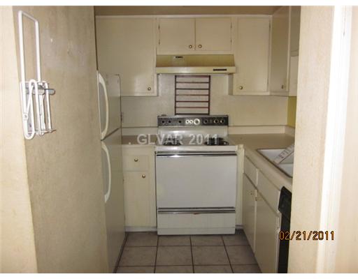 5717 Smoke Ranch Road, Unit D Las Vegas, NV 89108 - Photo 4 of 9 Kitchen.