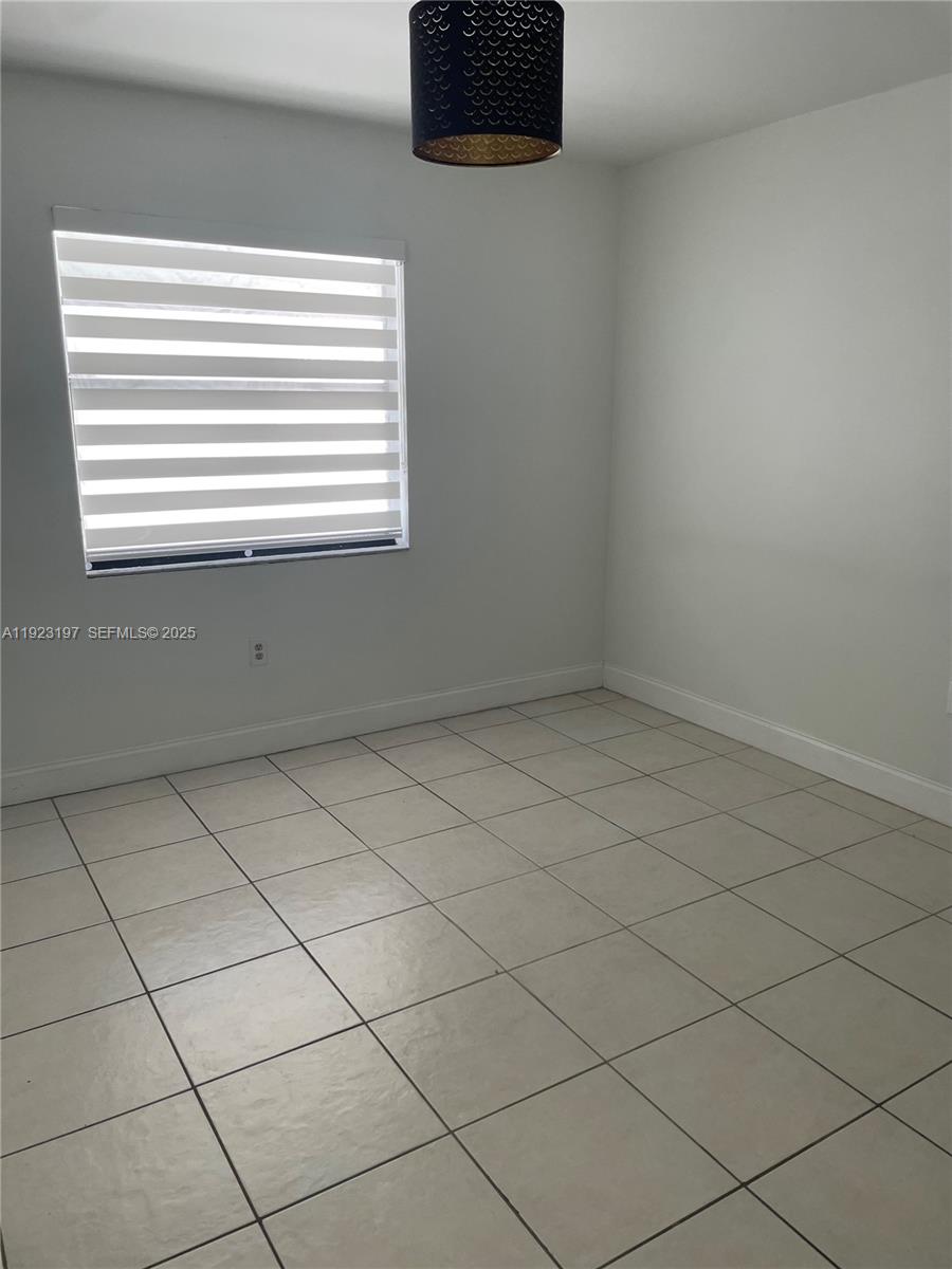 5216 West 24th Way, Unit 17D Hialeah, FL 33016 - Photo 7 of 14 a view of room and window