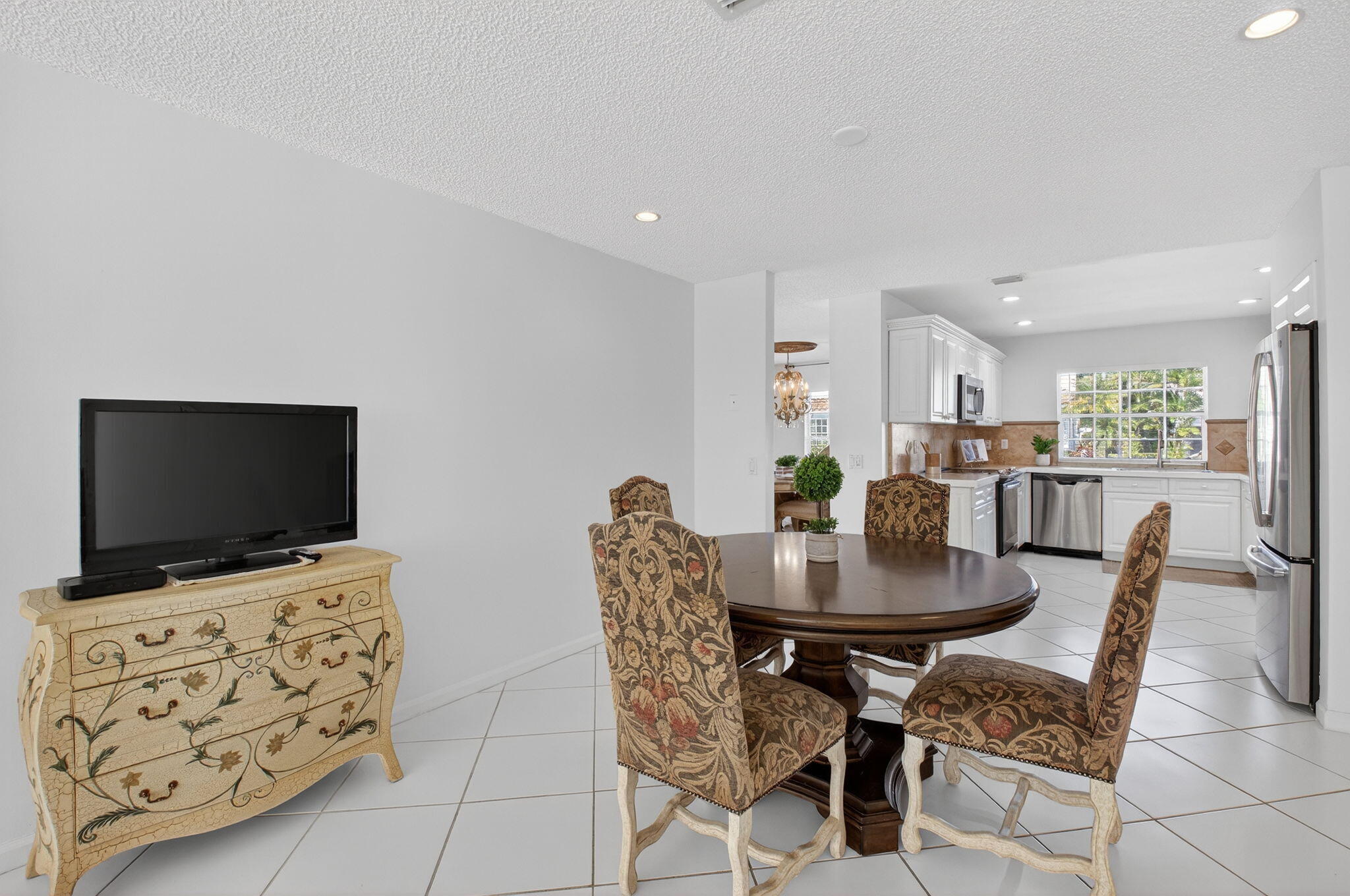 10570 Bexley Boulevard Boca Raton, FL 33428 - Photo 9 of 37 a view of a dining room with furniture