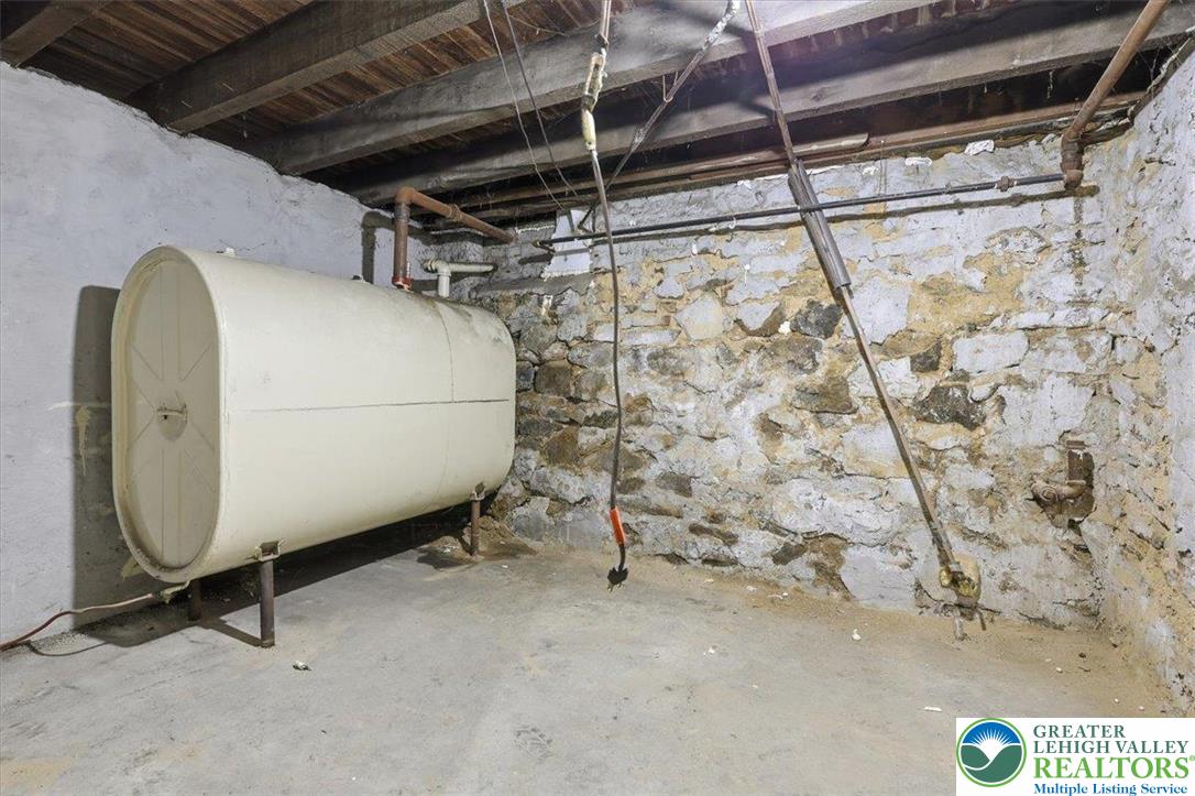 524 Fiot Street Bethlehem, PA 18015 - Photo 39 of 42 a utility room with dryer and washer