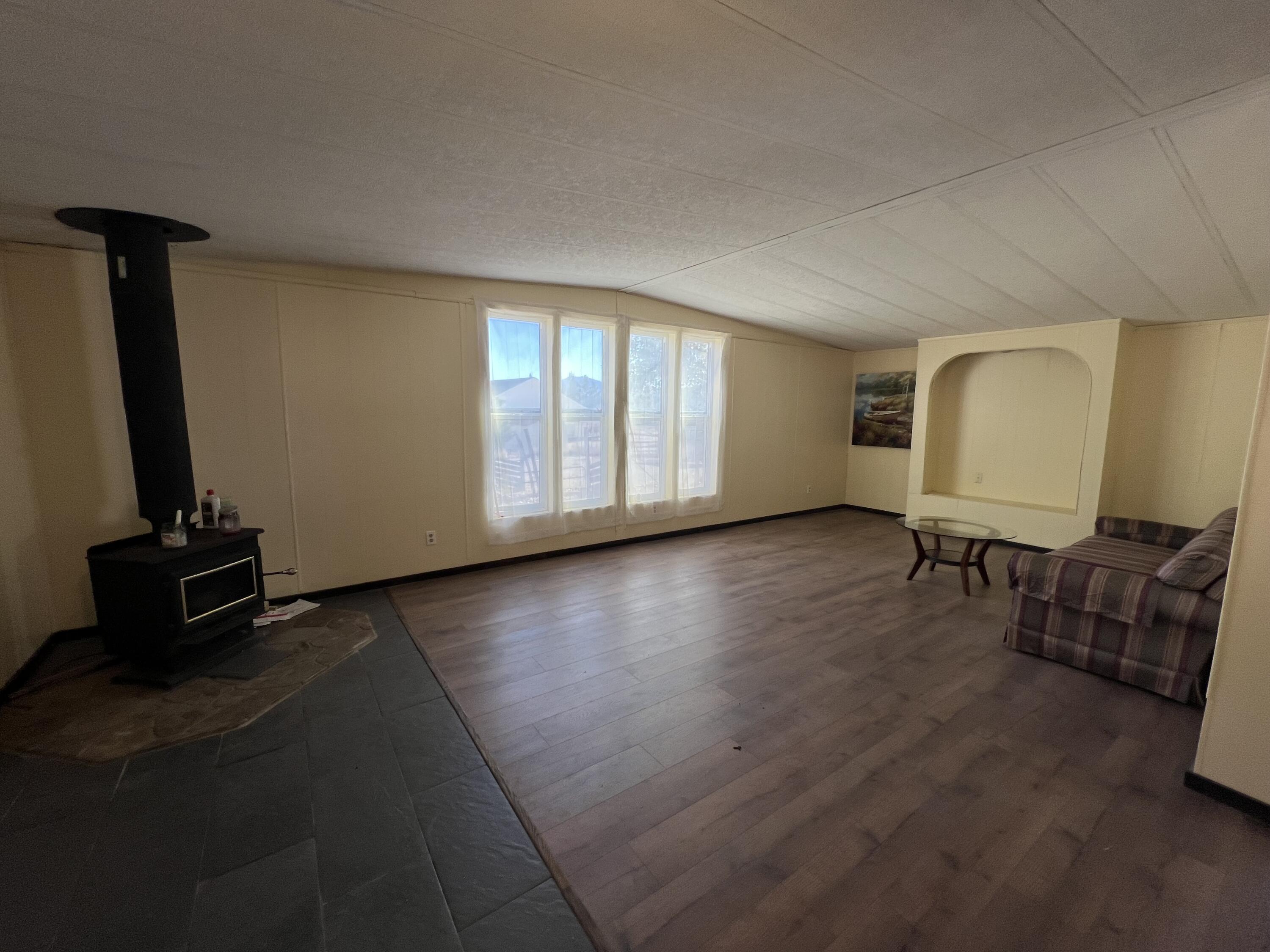 9728 Ben Kerns Road Klamath Falls, OR 97601 - Photo 15 of 58 Living Room