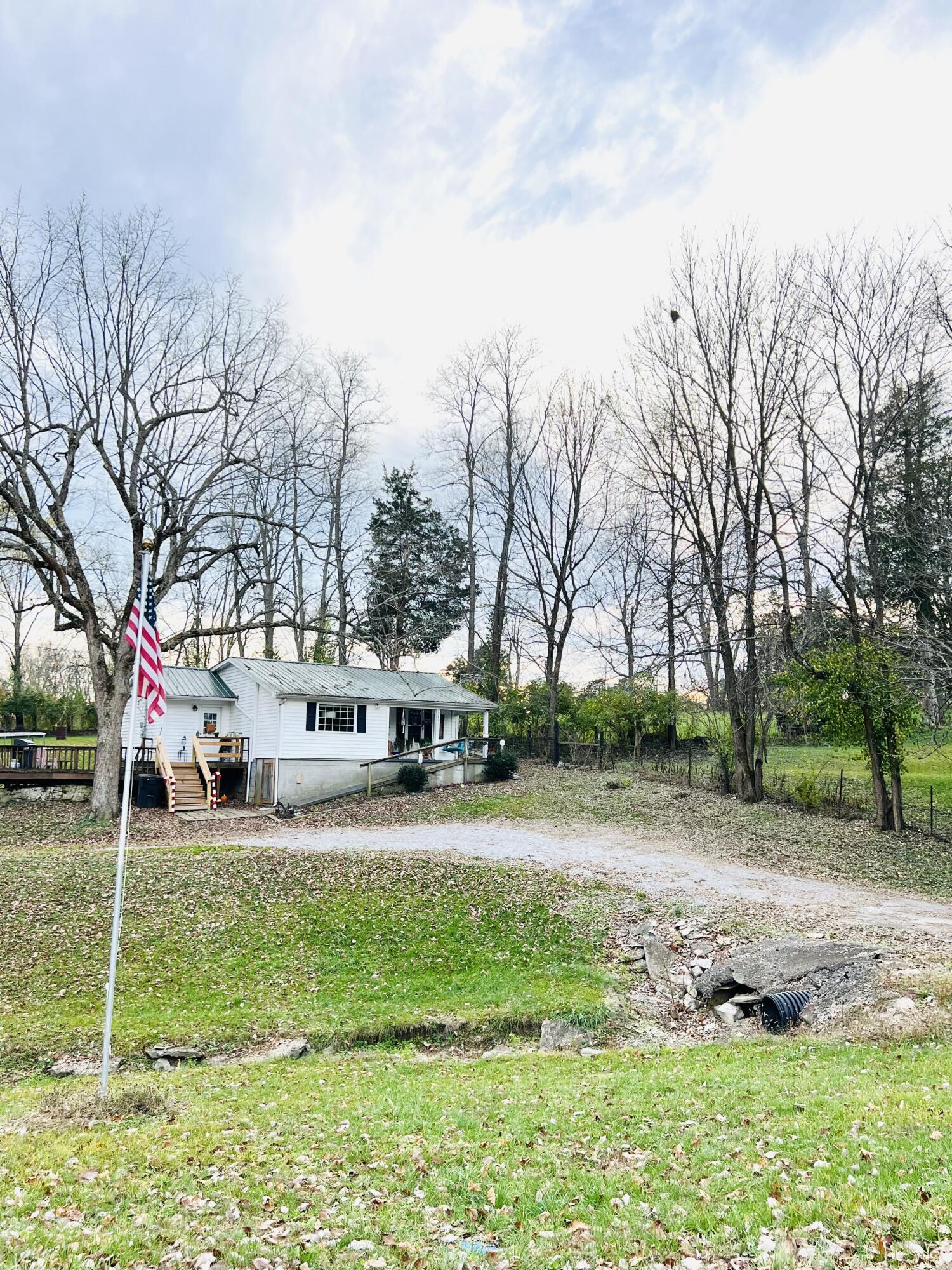 1389 Paper Mill Road Lancaster, KY 40444 - Photo 2 of 23 IMG_1319