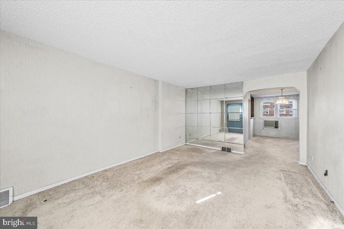 2038 Kent Road Folcroft, PA 19032 - Photo 4 of 17 Gallery Image 4