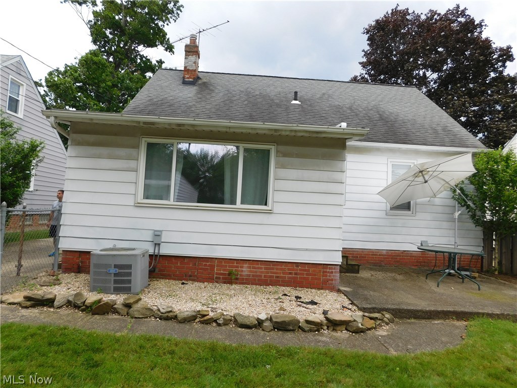 1141 Belrose Road Cleveland, OH 44124 - Photo 3 of 12 Gallery Image 3