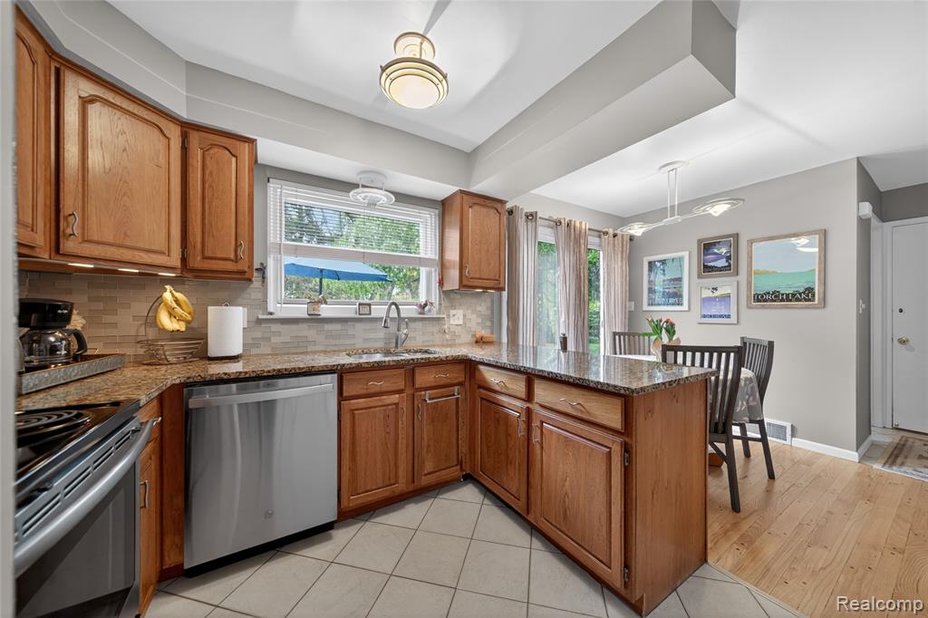 3560 Beach Road Troy, MI 48084 - Photo 10 of 34
